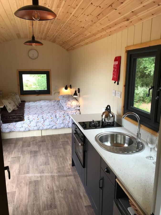 Sunset Shepherds Hut Тонтон Экстерьер фото